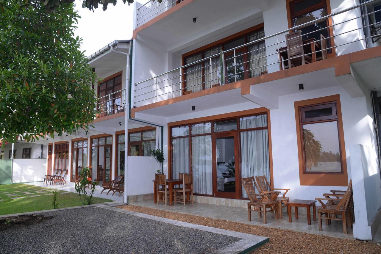 Riverside Inn Fuji Bentota Esterno foto